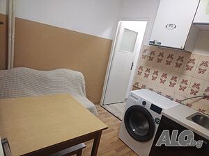Собственик продава гарсионера в саниран блок. След освежителен ремонт.