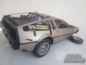 DELOREAN DMS 12 лят модел в мащаб 1/8 Back to the Future Premium 1982г.