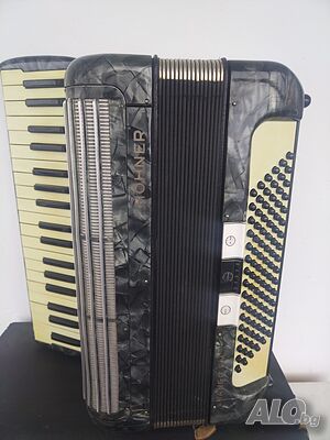 Акордеон Hohner Tango II M 96 баса / 3 регистъра Комплект с куфар. Произведен в Германия.