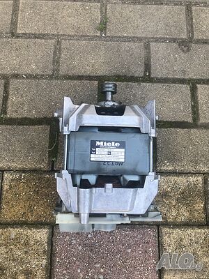 Електромотор за пералня Miele W 605 F с горно зареждане.