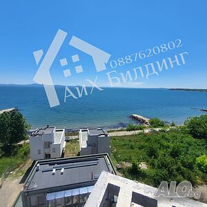 Инвеститор продава двустаен апартамент първа линия море, морска панорама! Акт 15!