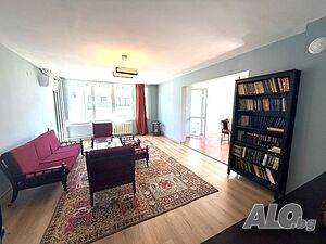 Просторен тристаен апартамент до Ловен парк