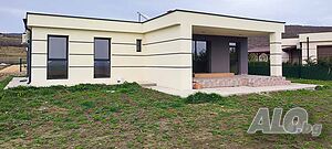 🏡 Продаваме едноетажна къща в живописното село Кошарица, Бургас!