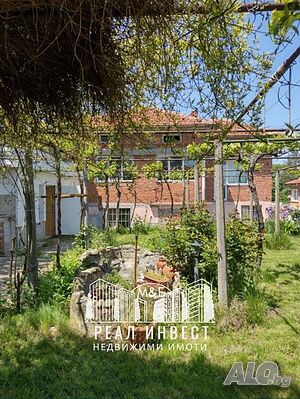 Продавам къща в с. Константиново