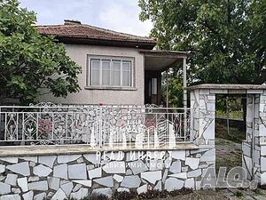 Продавам къща в с. Върбица