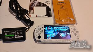 Хакната ПСП PSP Конзола PSP Модел 2004, 32 гб мемори карта и 100 игри, отключена. Чисто нова батерия