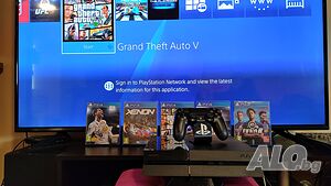PS4/ Плейстейшън 4 в комплект с джойстик и 5 игри на дискове