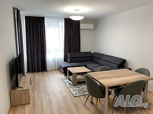Луксозен тристаен апартамент в Южен