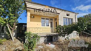 Продава къща