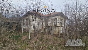 Продава къща