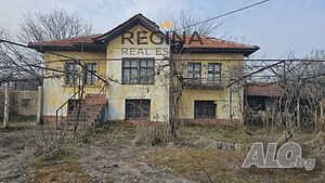 Продава къща