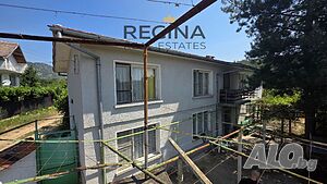 Продава къща