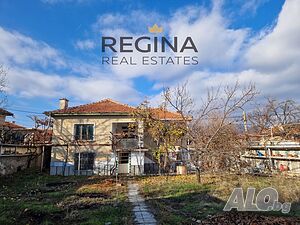 Продава къща