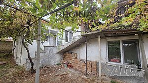 Продава къща