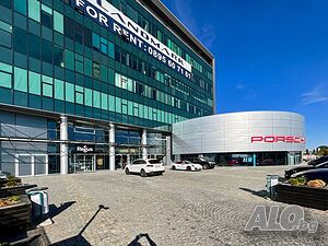 Самостоятелно офис пространство за 1-2 души в Regus Porsche Center
