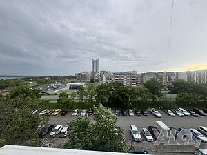 Собственик продава тристаен апартамент