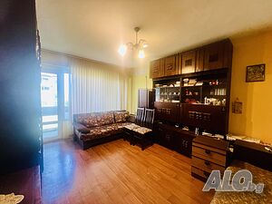 Среден, топъл апартамент! Отлична локация!
