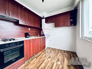 Просторен апартамент с морска гледка за продажба, гр. Балчик