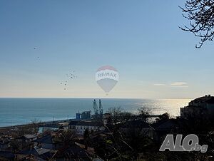 Градска къща с три спални, двор, барбекю и нескриваема панорамна гледка към морето под наем, Балчик