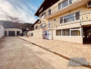 Къща с пет спални, камина, басейн и гараж за продажба, град Балчик