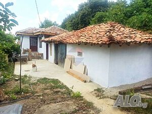 Къща с две стопански постройки и парцел в с. Черни връх, обл. Шумен №4933 - ДК
