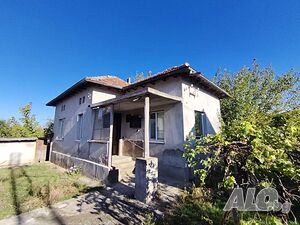 Къща в района на Плевен! Едноетажна къща 136 кв.м РЗП 1367 кв.м двор | Къщи, Вили | Новачене