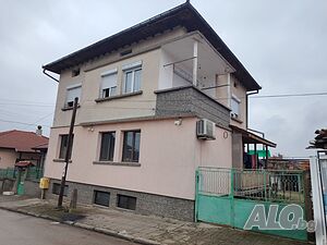 Етаж от къща в Луковит. Етаж от къща 120 кв.м РЗП 801 кв.м двор | Къщи, Вили | Луковит