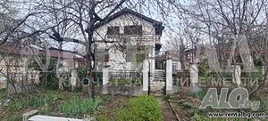 Едноетажна къща 120 кв.м РЗП 464 кв.м двор
