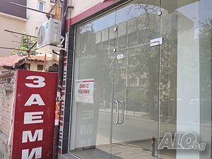 Магазин под наем срещу църквата Света Петка