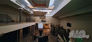 Помещение - 450 кв.м., с височина 6 м., до Община Бургас, идеален център
