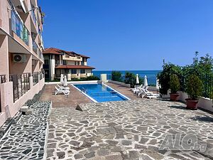 Първа линия море! Двустаен апартамент в к-с ”Coral Beach” гр. Свети Влас - само на 30 м. от плажа