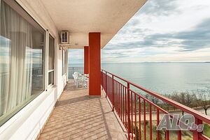 Фронтална морска гледка! Тристаен апартамент в Panorama Fort Beach, Свети Влас