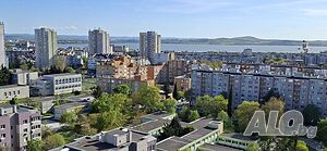 Апартамент с 4 отделни стаи в саниран блок, ж.к. Славейков, таванско помещение