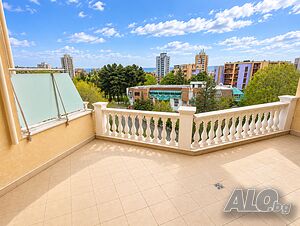 Луксозен апартамент с морска панорама в комплекс „Вила Рома“, гр. Несебър