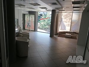 Дава под наем помещение, супер център, ул. ’Александровска’ 70 кв.м.