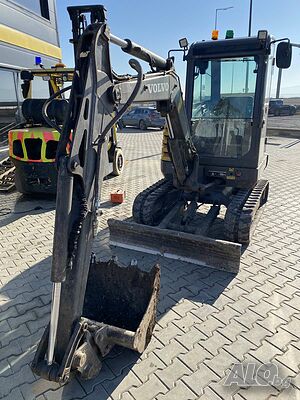 Мини багер 3000 кг Volvo EC27C ПОД НАЕМ - София
