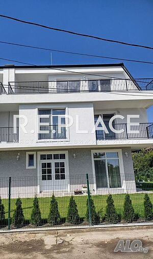 Триетажна къща за продажба в район на Ален Мак, гр. Варна.