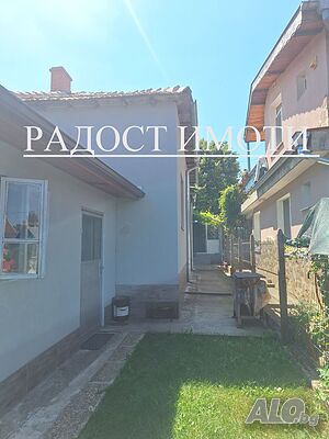 Продава КЪЩА с двор от 235м2 - Рилски блокове, Добрич