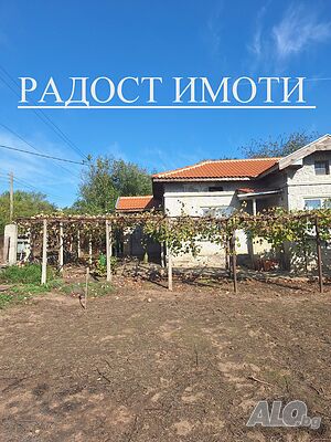 Продава къща с НОВ покрив в с. Пчеларово - 18км от Добрич