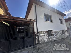 Реновирана къща в Долно Драглище център