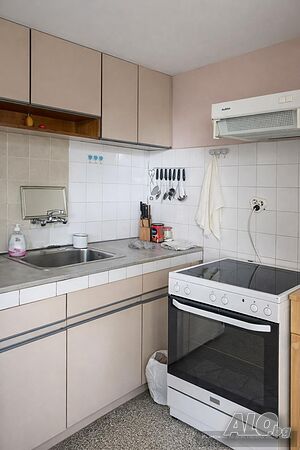 Тристаен апартамент в ж.к. Света Троица.