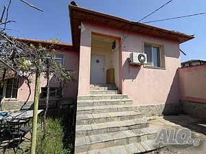 Самостоятелна къща в село Ръжево Конаре