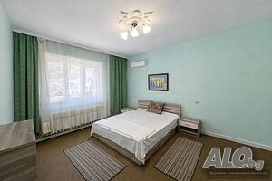 Тристаен апартамент в района на Центъра/ С ПАРКОМЯСТО!