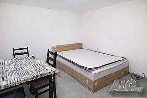 Двустаен апартамент в кв. Кючук Париж с вътрешен двор