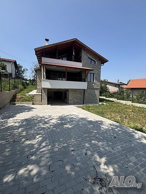 Къща на три етажа в с. Гурмазово