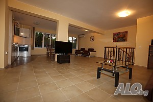 продава обзаведен апартамент 245 кв.м. в Созопол
