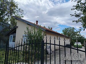 Къща с. Оризаре Едноетажна къща 84 кв.м РЗП 547 кв.м двор | Къщи, Вили | Оризаре