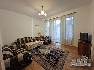 Тристаен апартамент под наем 140 кв.м Обзаведен Непоследен етаж