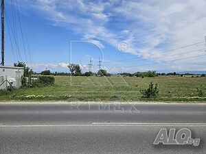 Продава се земеделски имот на главен път в с. Стряма, обл. Пловдив