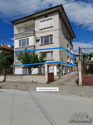 Етаж от къща с три спални в Карлово